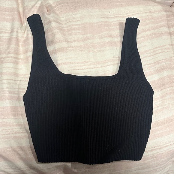 Babaton Tops - Aritzia Babaton Black Ribbed Crop Top